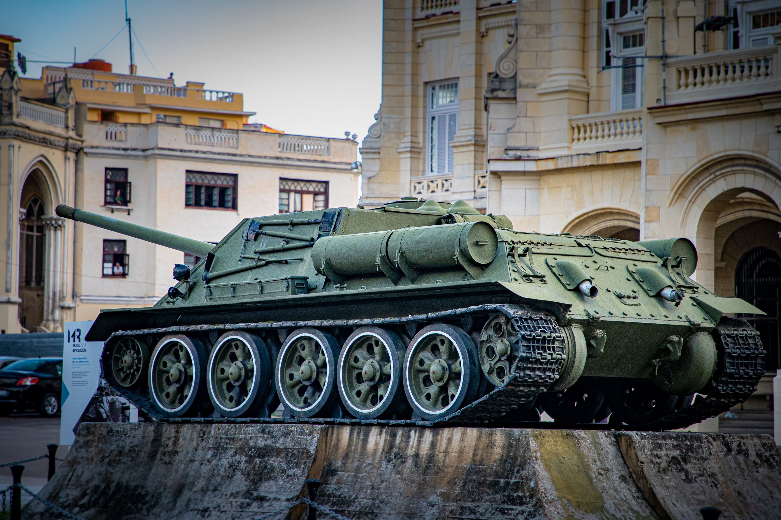 Castro's Soviet SAU-100mm Tank